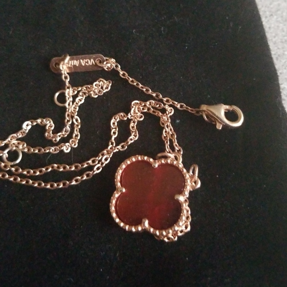 Red neckless - Picture 2 of 2